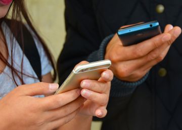 El wifi del m&oacute;vil est&aacute; constantemente enviando se&ntilde;ales de radio para encontrar redes disponibles.