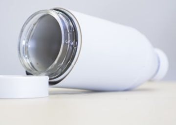 Una botella contra las botellas de plástico