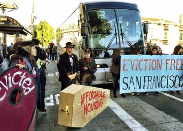 Pedradas y disparos contra los autobuses de Google y Apple