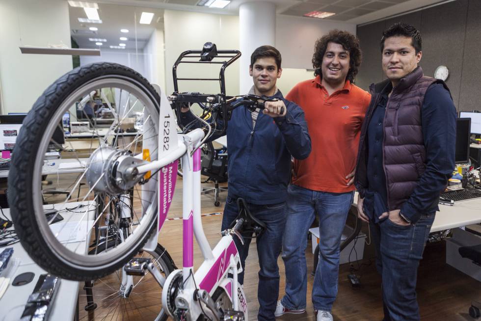 Rogelio Garduño, director de proyectos; Jorge Barrón, director de marketing; Abraham Torres, director de ingeniería de Vectrobikes.