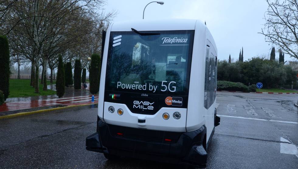 El minibus sin conductor con conexiÃ³n 5G estrenado este martes en Talavera de la Reina (Toledo).