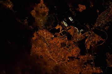 Madrid de noche desde el espacio. Imagen cortesía de la Unidad de ciencia de la tierra y detección remota de la NASA.
