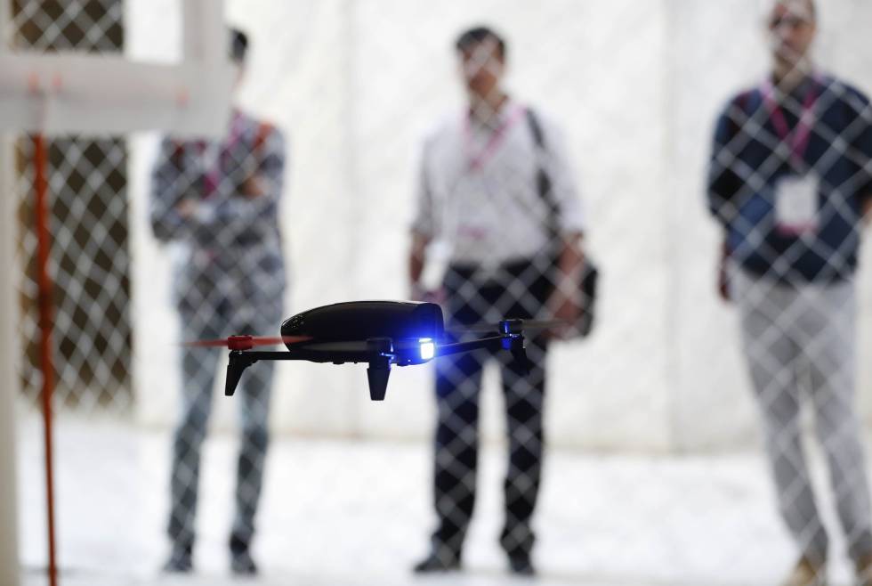 Drones volando en IROS 2018.