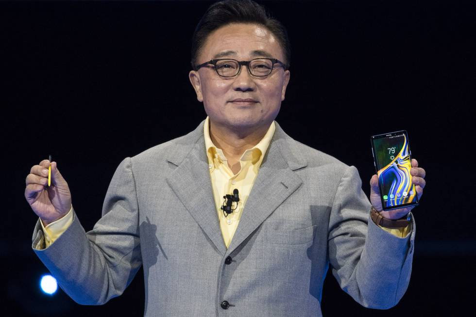 DJ Koh, presidente y CEO de Samsung Electronics, presenta el nuevo telÃ©fono inteligente Samsung Galaxy Note 9, el pasado agosto.