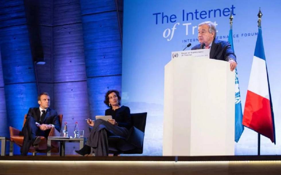 El presidente francés, Emmanuel Macron, a la izquierda, en el último mitin del Internet Governance Forum (IGF).