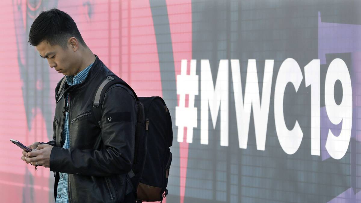Un visitante en Barcelona, donde se celebra el MWC.