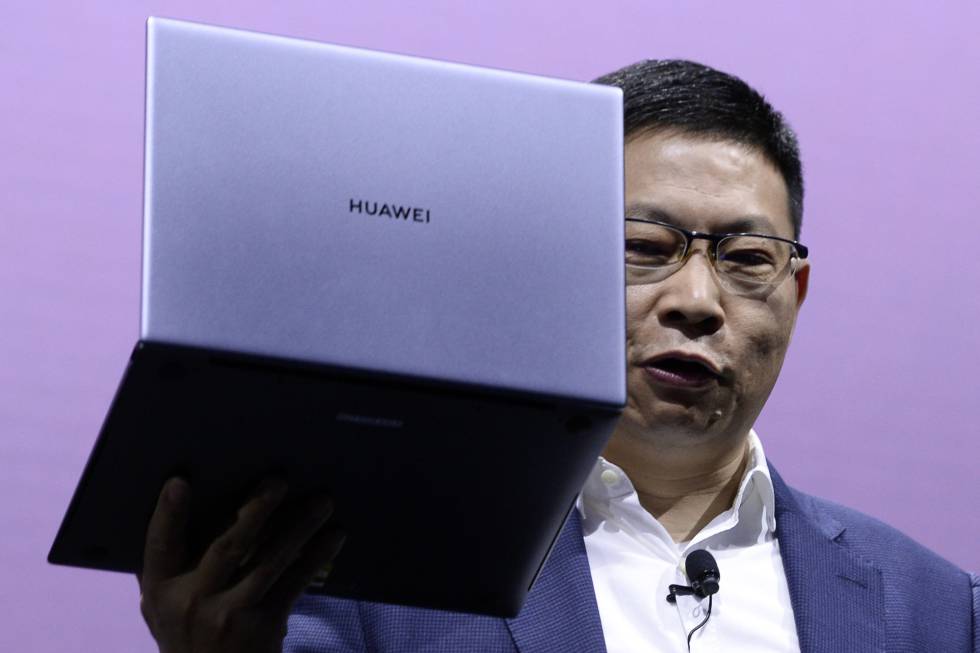 Richard Yu, tdirector de la división de productos de consumo de Huawei presenta el nuevo MateBook X Pro en Barcelona.