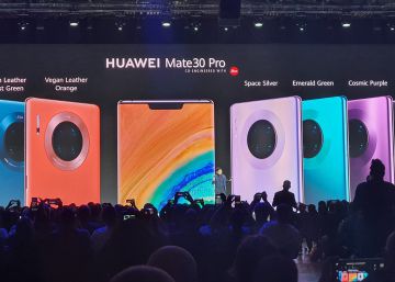 Richard Yu, consejero delegado de Huawei Consumer, presenta el Huawei Mate 30 Pro, en Múnich.