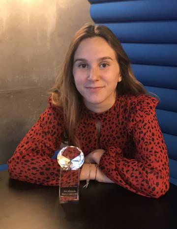 Alai Miranda con el premio europeo 'Digital Girl of the Year' el día de su entrega, el 16 de octubre.