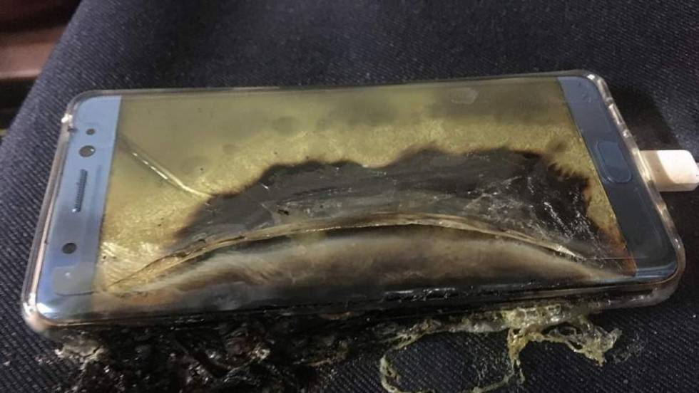Un Samsung Note 7 incendiado.