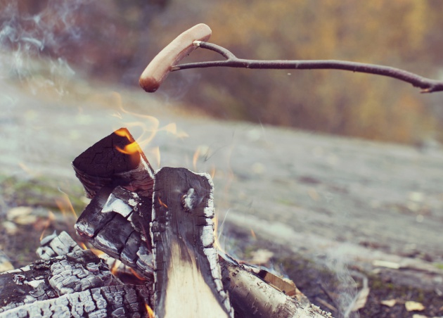 Lo de comer salchichas en la hoguera sólo pasaba en las películas