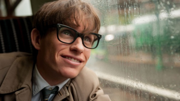 Eddie Redmayne caracterizado como Hawking en la película 'La teoría del todo'