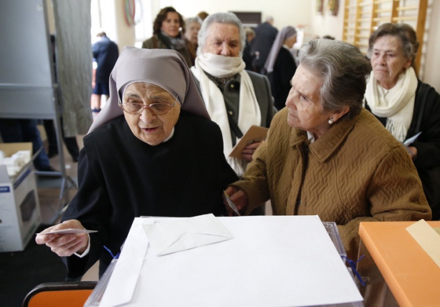 ¿Por qué nos gustan tanto las fotos de monjas votando 