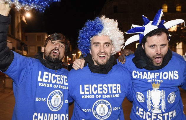 Seguidores del Leicester City celebrando el campeonato