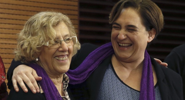 Carmena y Colau dándose un 'like'