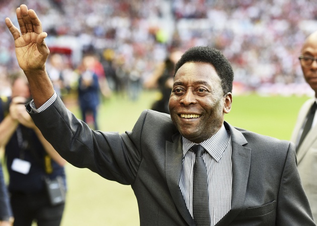Pelé en un acto en el estadio de Old Trafford a principios de junio