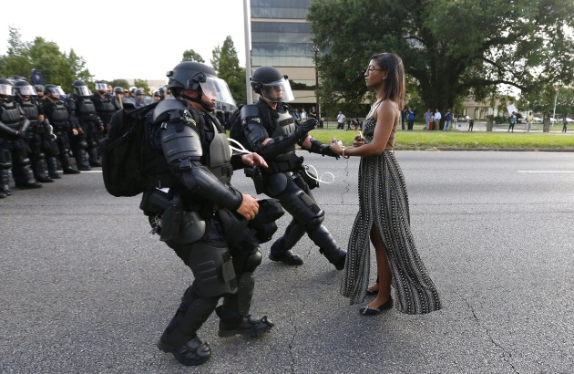 La icónica foto contra la violencia racial en Estados Unidos ...