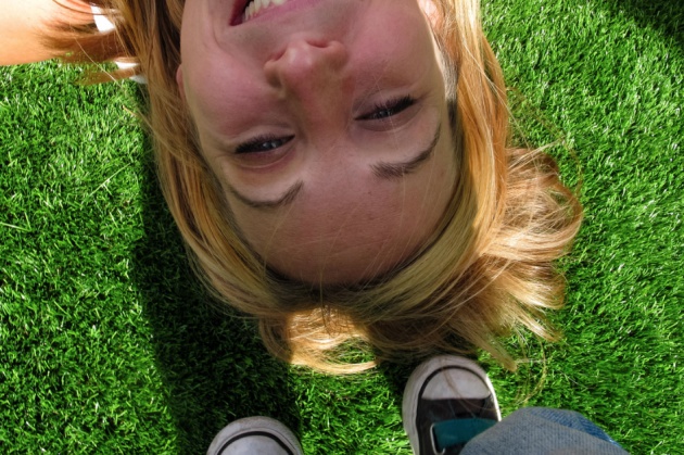 La madre de Stanley (y los pies del niño). Foto cortesía de Tim Jones