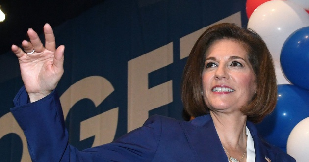 
 La senadora Catherine Cortez.