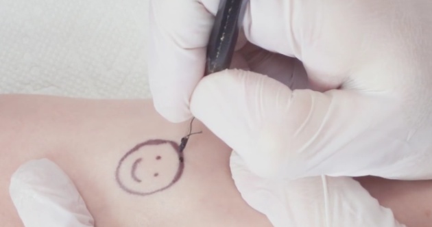 Por qué no es recomendable hacerse un tatuaje en casa siguiendo tutoriales en internet | Verne México EL