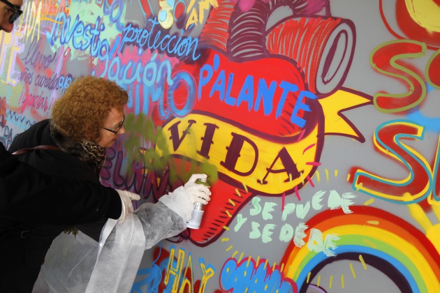 Pintada contra el c&aacute;ncer en el Hospital Doce de Octubre, realizada con motivo del D&iacute;a Mundial del C&aacute;ncer en 2013