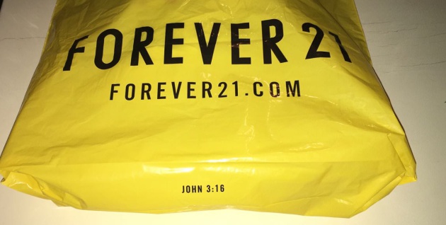 Rede de lojas Forever 21 colocam versículos bíblicos em suas sacolas -  Missão Gospel