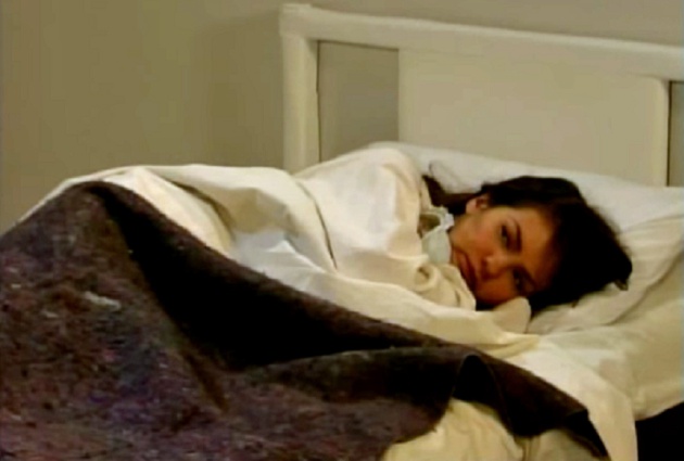 Rosalinda, interpretada por Thal&iacute;a, pasa un d&iacute;a en el hospital despu&eacute;s de un supiritaco