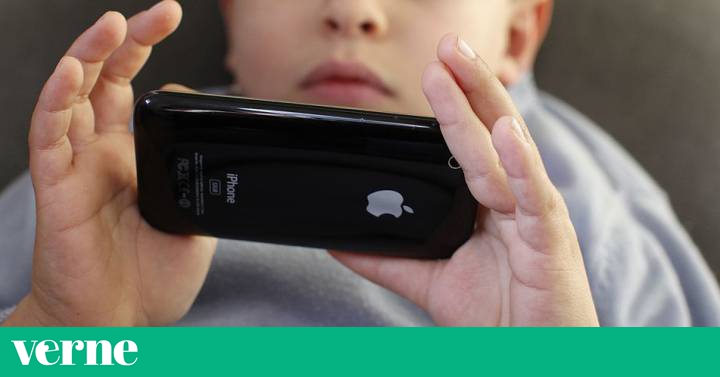 Un Nino Ingles De 4 Anos Llama A La Policia Con Siri Tras El Desmayo De Su Madre Verne El Pais