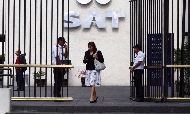Las puertas de una oficina del SAT