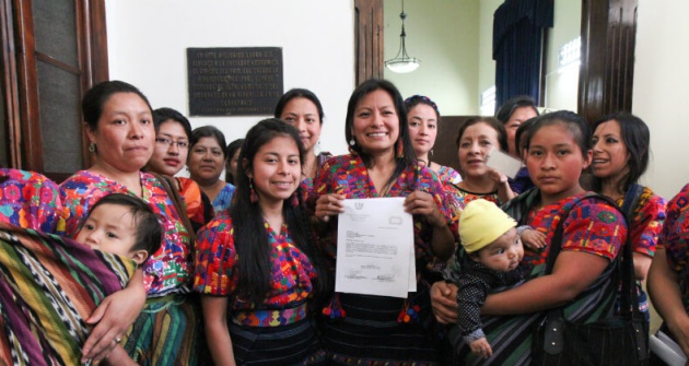 Un grupo de tejedoras present&oacute; la propuesta para el reconocimiento de la propiedad intelectual colectiva el 23 de Febrero 2017