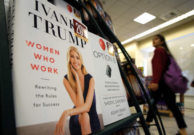 El nuevo libro de Ivanka Trump, a la venta en una librería estadounidense. Jewel Samad /AFP