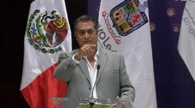 Rodríguez en una conferencia donde invitó a la audiencia unirse a su programa de agentes ciudadanos