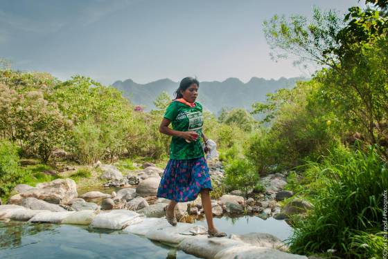 Una mujer tarahumara gana un ultramaratón en México sin equipación  deportiva | Verne México EL PAÍS