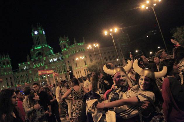 Aficionados del Real Madrid celebran la Duod&eacute;cima Champions League
