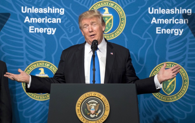 Trump dice que @realDonaldTrump es solo una cuenta personal