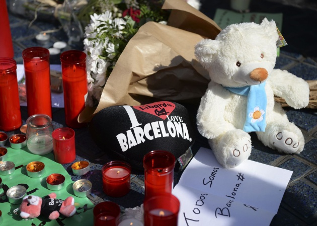 Tributo en las Ramblas a las v&iacute;ctimas del atentado