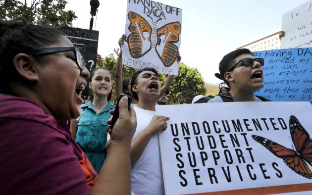 Una protesta de j&oacute;venes inmigrantes contra la eliminaci&oacute;n de DACA en Los &Aacute;ngeles
