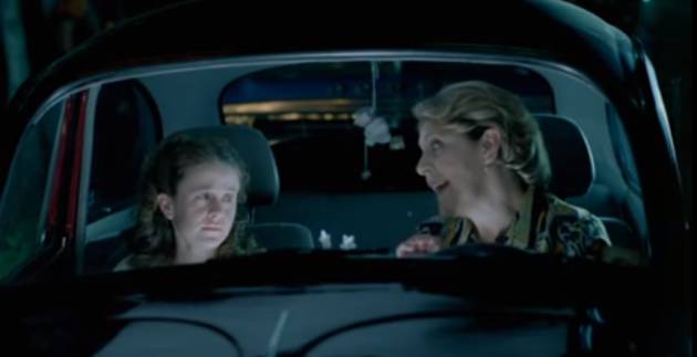 Escena de 'Efectos Secundarios' (2006), donde Mimí (Alejandra Gollás) pelea con su madre, Marina. Foto. YouTube.