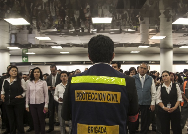Simulacro de sismo en conmemoración a 1985 Foto: Rashide Frías, Cuartoscuro.