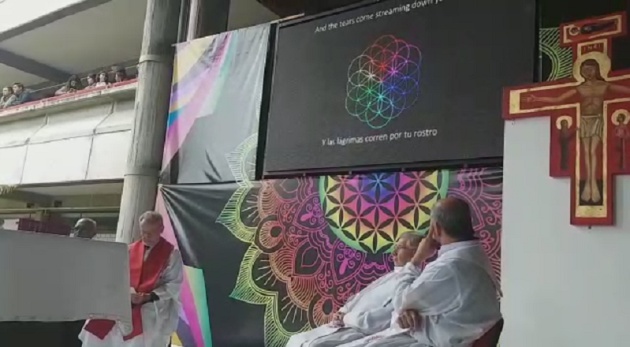 El inicio de la misa en el campus de la Ibero en Puebla