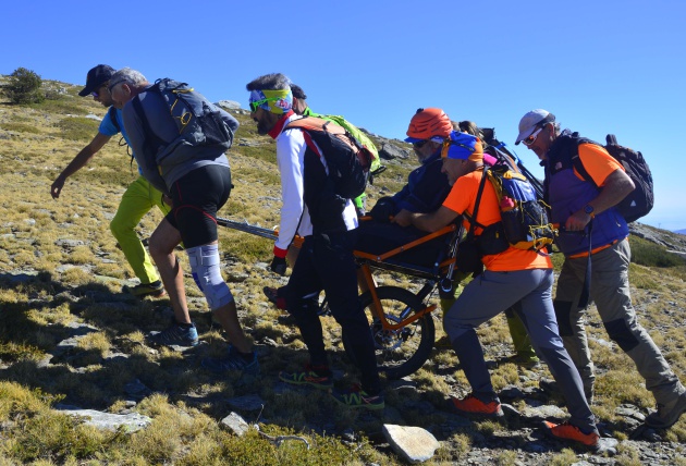 Basilio García, ascendiendo a Peñalara junto a sus compañeros