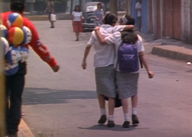 Fotograma de la película 'Perfume de Violetas' (2000)