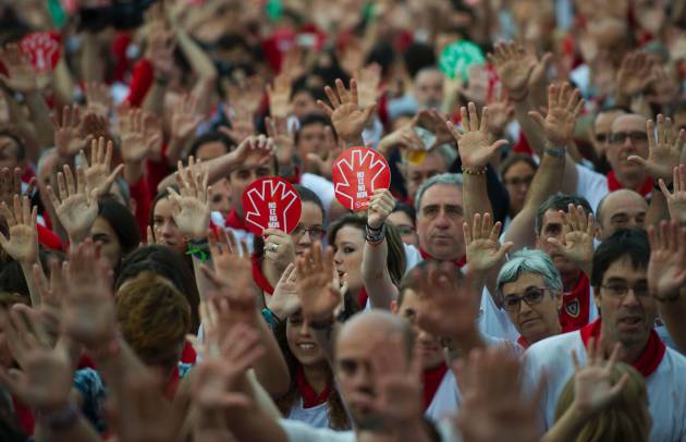Manifestaci&oacute;n en Pamplona contra la agresiones sexuales en Sanfermines 2016