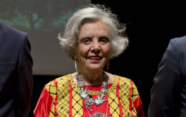 Elena Poniatowska en Alcal&aacute; de Henares, Espa&ntilde;a, al recibir el Premio Cervantes 2014. La autora no forma parte del Colegio Nacional 