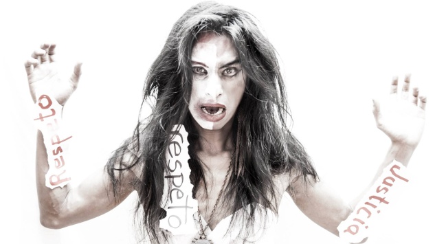 La activista Alberta Cánada es fotografiada por Daniel Pineda en el documental 'La primavera rosa en México' (2016)