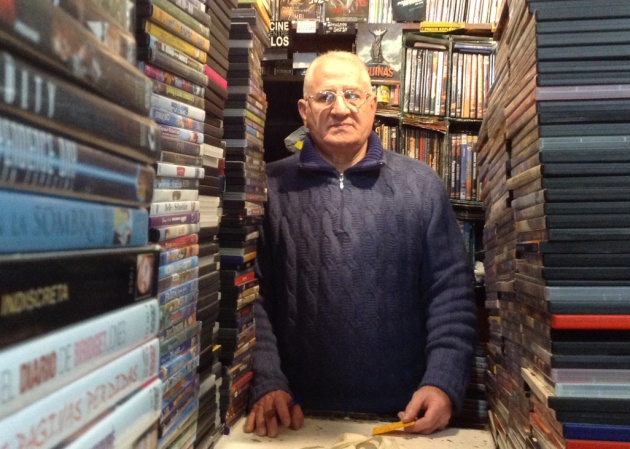 Fernando Navarro, en su videoclub