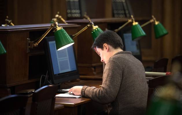 El alumno que realiza un TFM cuenta con la ayuda de un tutor