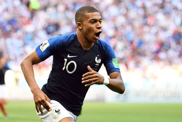 Mbappé marcó dos goles a Argentina y provocó un penalti