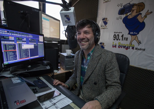 Ritmos latinos y abogados de extranjería en su emisora favorita