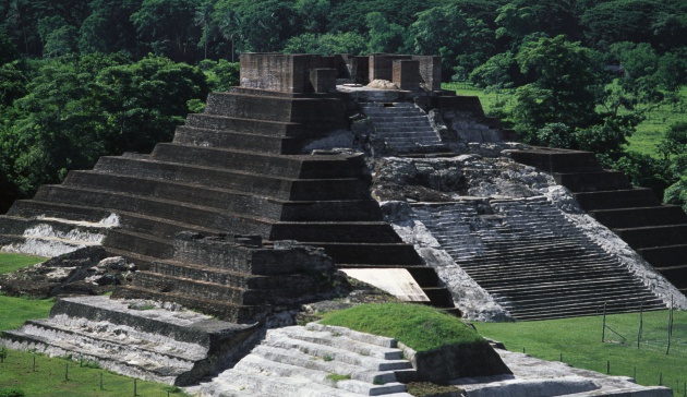 López Obrador ha utilizado el yacimiento arqueológico de Comalcalco, en el estado de Tabasco, como escenario para hacer su reclamación.